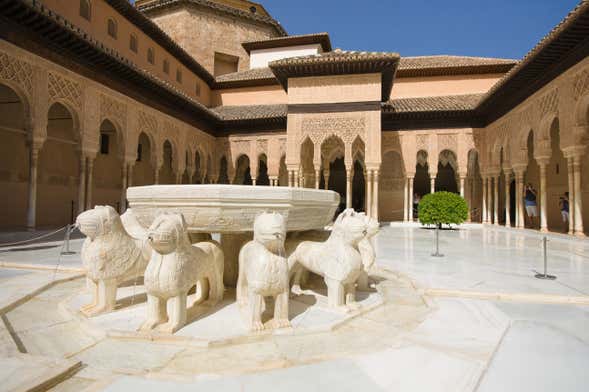 Visita guiada por la Alhambra y los Palacios Nazaríes con entradas